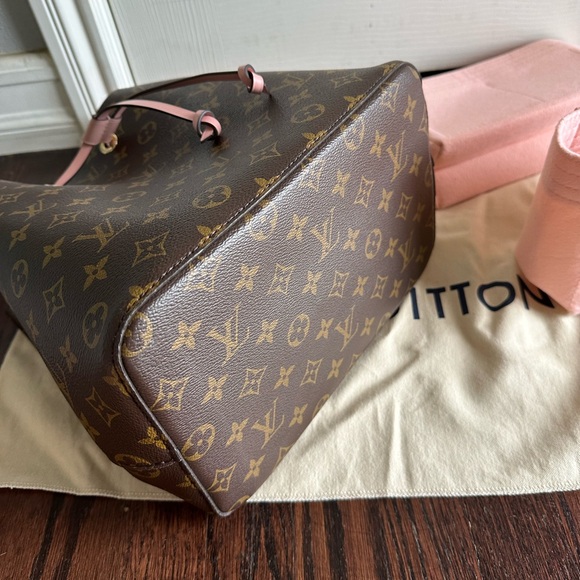 Louis Vuitton Neonoe - Picture 14 of 15